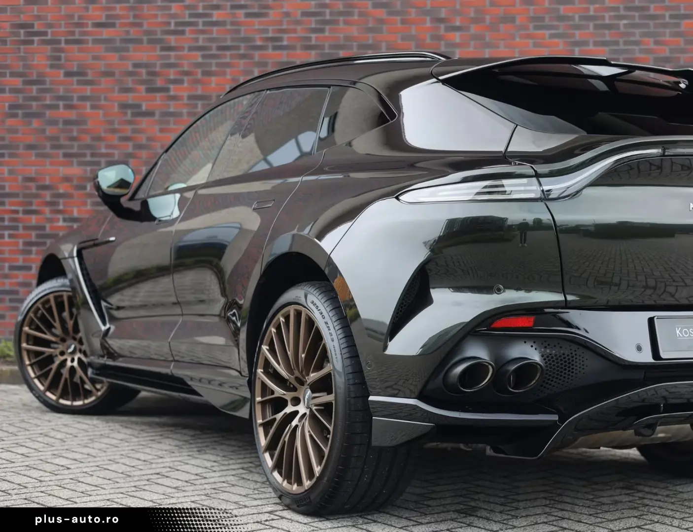 Aston Martin DBX 707   Minotaur Green