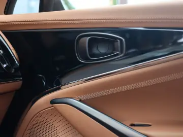 Aston Martin DBX 707   Minotaur Green