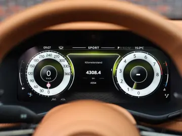 Aston Martin DBX 707   Minotaur Green