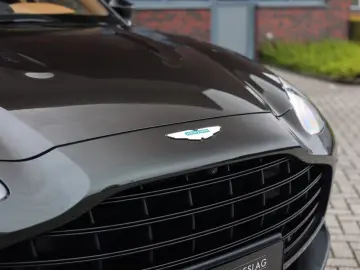 Aston Martin DBX 707   Minotaur Green