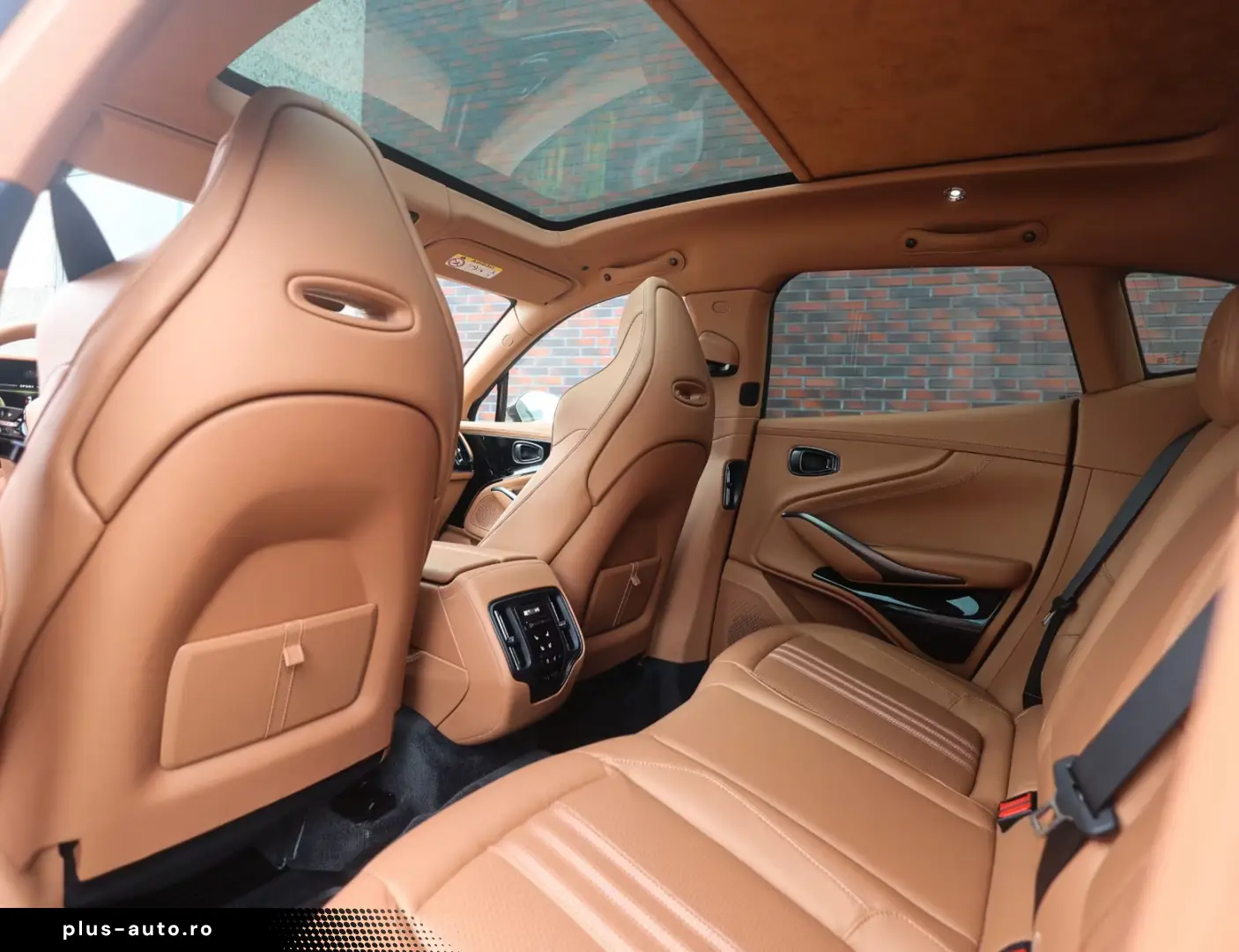 Aston Martin DBX 707   Minotaur Green