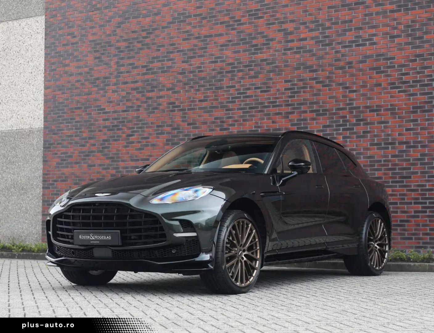 Aston Martin DBX 707   Minotaur Green
