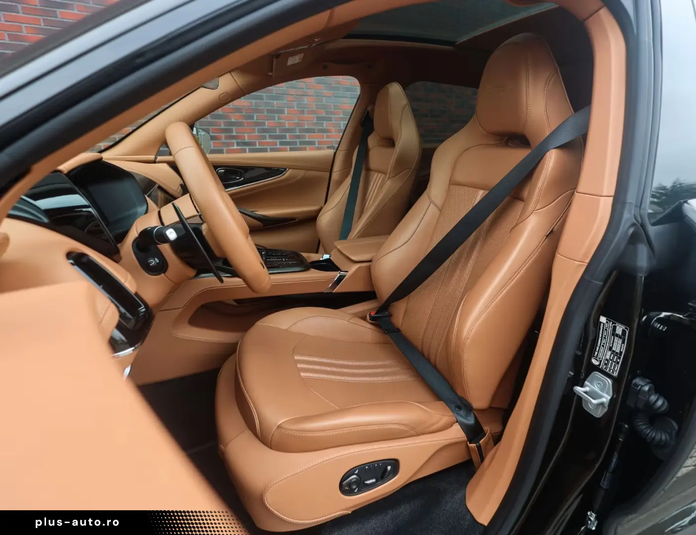 Aston Martin DBX 707   Minotaur Green