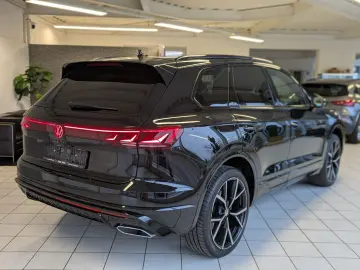 VW Touareg 3.0TDI 4M R-Line VOLL Black 22  UPE 114T