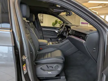 VW Touareg 3.0TDI 4M R-Line VOLL Black 22  UPE 114T
