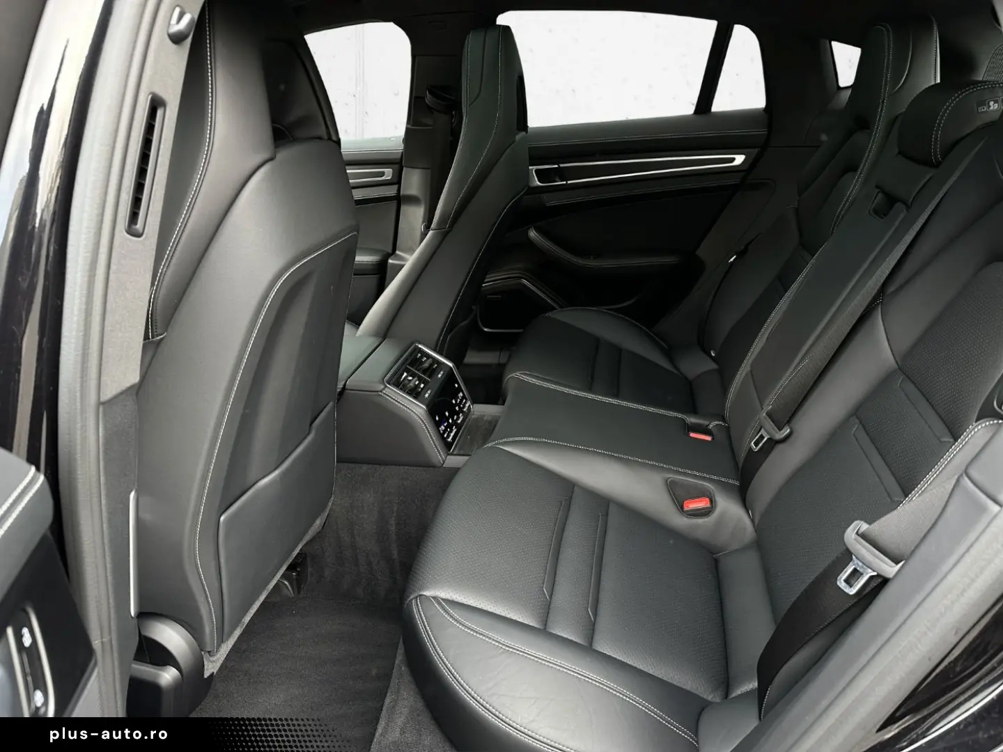 PORSCHE Panamera 4 E-Hybrid Platinum Edition 360  Head-U