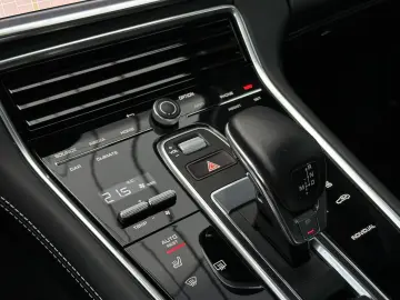 PORSCHE Panamera 4 E-Hybrid Platinum Edition 360  Head-U