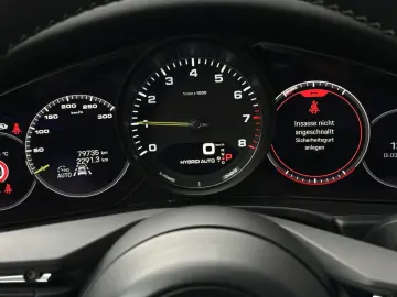 PORSCHE Panamera 4 E-Hybrid Platinum Edition 360  Head-U