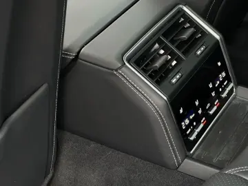 PORSCHE Panamera 4 E-Hybrid Platinum Edition 360  Head-U