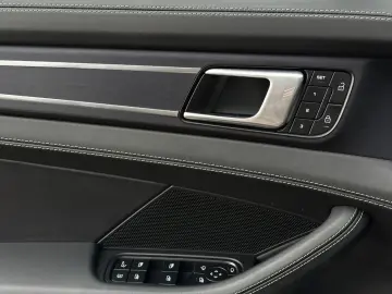 PORSCHE Panamera 4 E-Hybrid Platinum Edition 360  Head-U