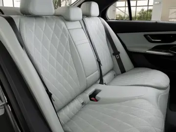 Mercedes-Benz E 400 e 4M AMG Pr    Pano