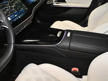 Mercedes-Benz E 400 e 4M AMG Premium    Pano