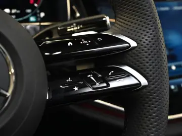 Mercedes-Benz E 400 e 4M AMG Premium    Pano