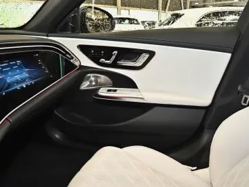 Mercedes-Benz E 400 e 4M AMG Premium    Pano