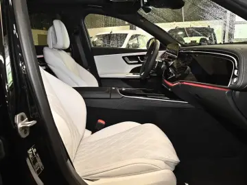 Mercedes-Benz E 400 e 4M AMG Premium    Pano