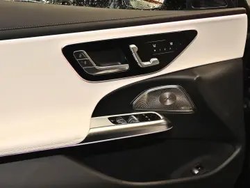 Mercedes-Benz E 400 e 4M AMG Premium    Pano