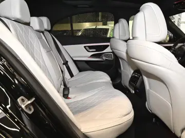 Mercedes-Benz E 400 e 4M AMG Premium    Pano