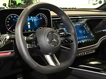 Mercedes-Benz E 400 e 4M AMG Premium    Pano