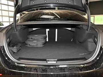 Mercedes-Benz E 400 e 4M AMG Premium    Pano