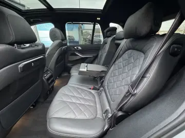 BMW X5 xDrive30d M Sport Pro 2-axle air susp 22  7-seater