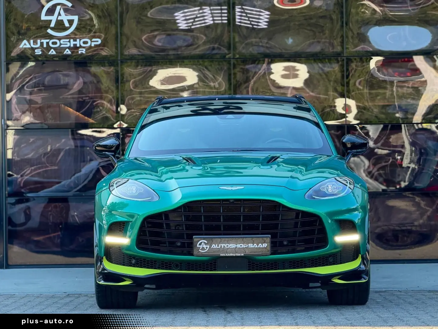 ASTON MARTIN DBX707 AMR23   Podium Green   Carbon Keramik