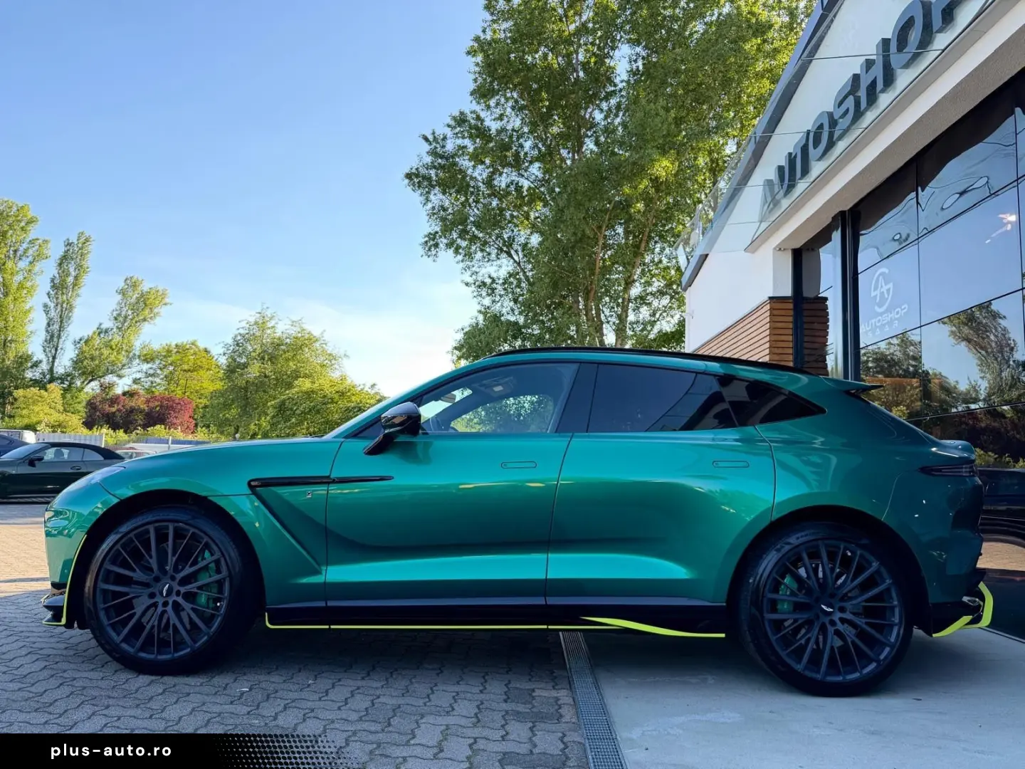 ASTON MARTIN DBX707 AMR23   Podium Green   Carbon Keramik