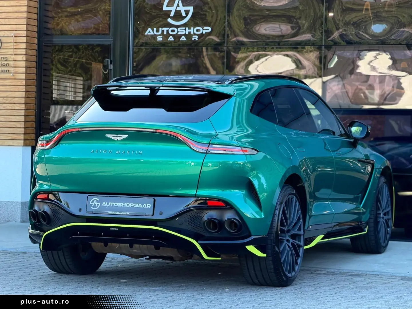 ASTON MARTIN DBX707 AMR23   Podium Green   Carbon Keramik