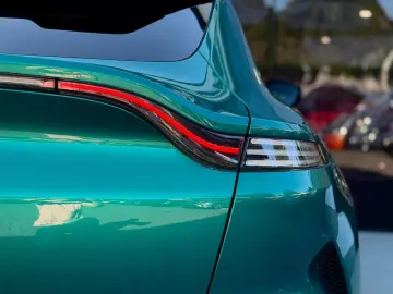 ASTON MARTIN DBX707 AMR23   Podium Green   Carbon Keramik