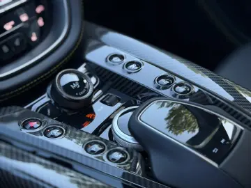 ASTON MARTIN DBX707 AMR23   Podium Green   Carbon Keramik