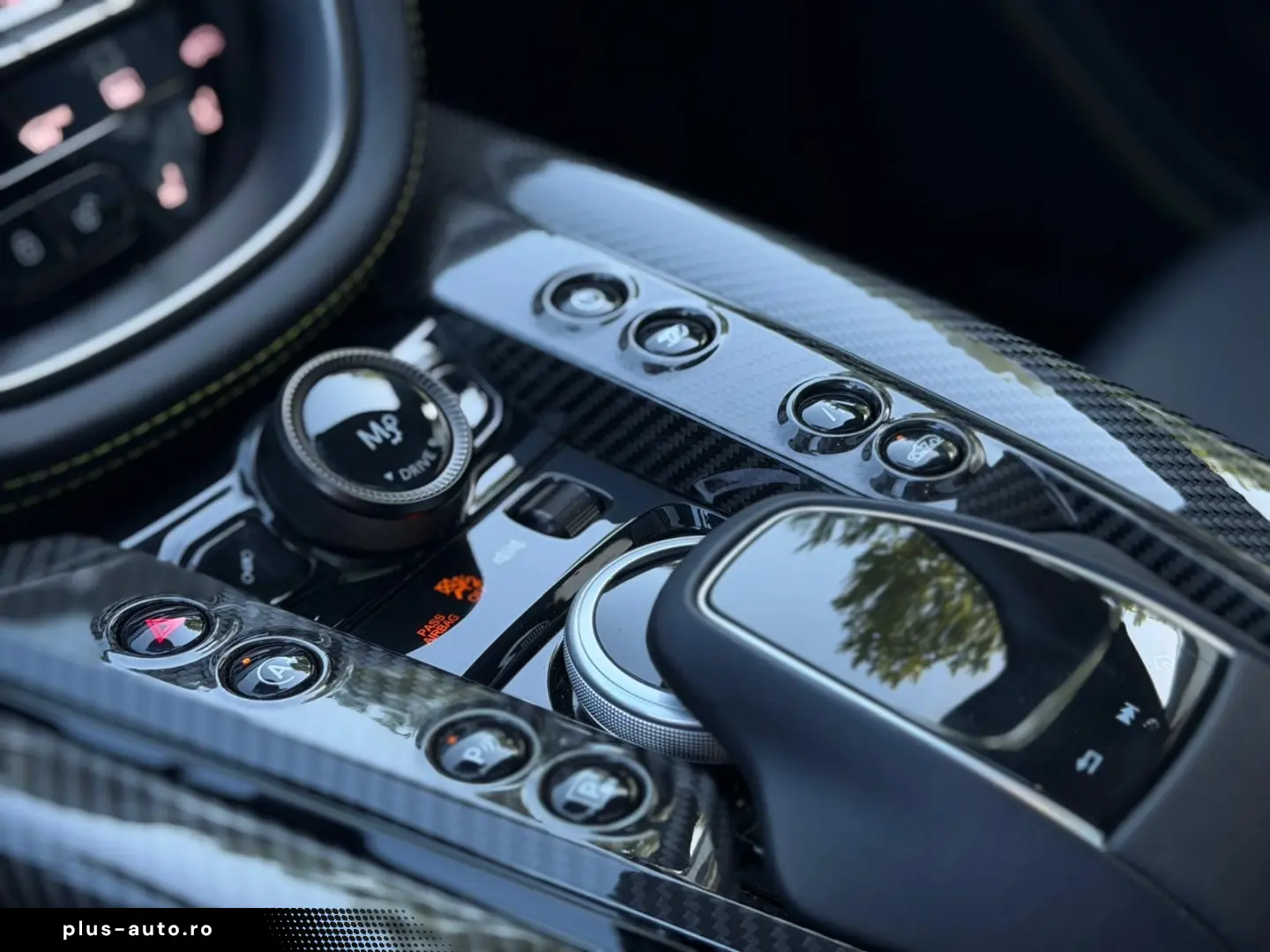ASTON MARTIN DBX707 AMR23   Podium Green   Carbon Keramik