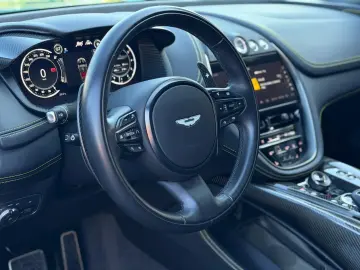 ASTON MARTIN DBX707 AMR23   Podium Green   Carbon Keramik