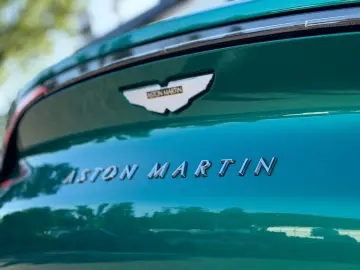 ASTON MARTIN DBX707 AMR23   Podium Green   Carbon Keramik