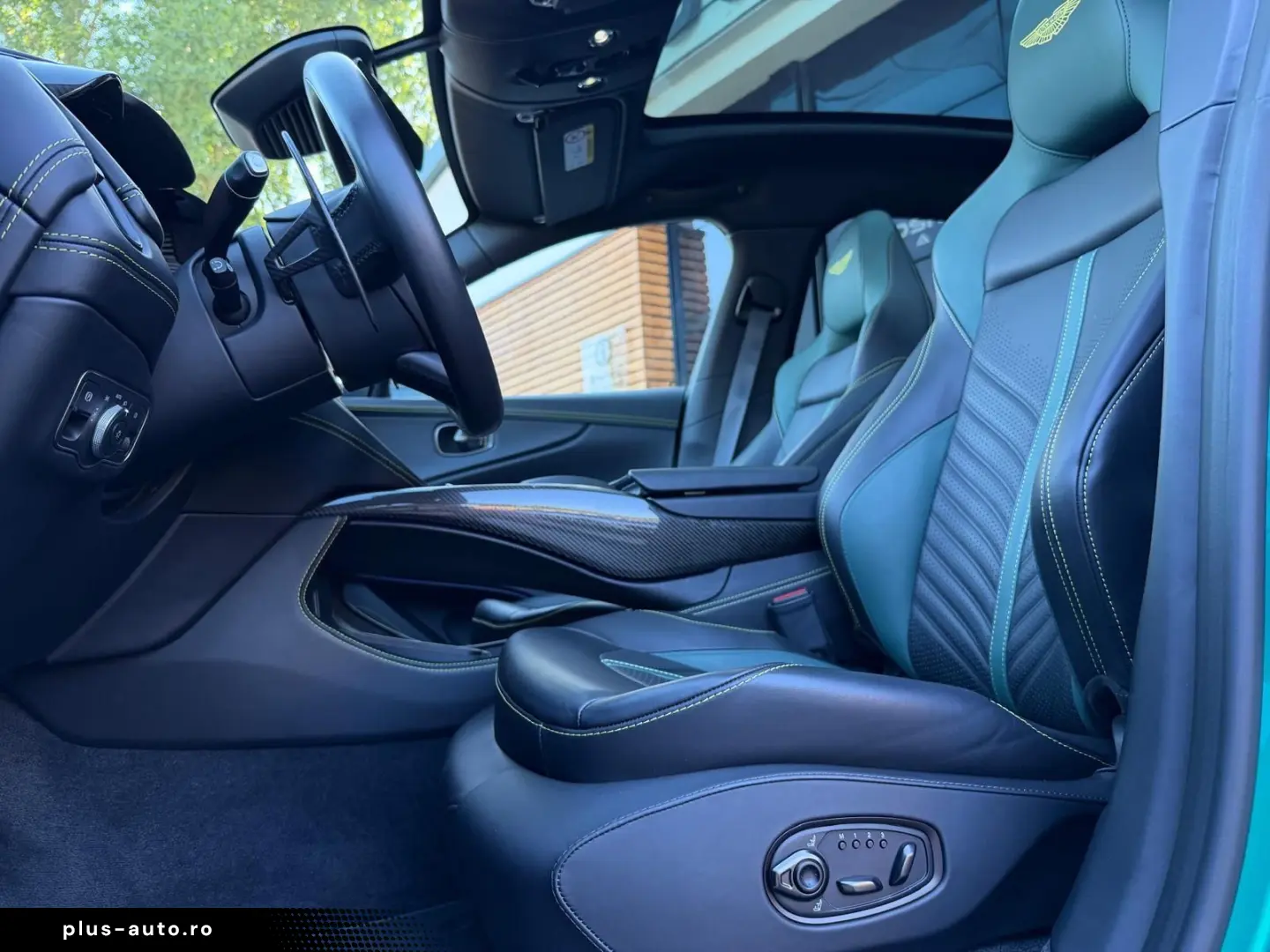 ASTON MARTIN DBX707 AMR23   Podium Green   Carbon Keramik