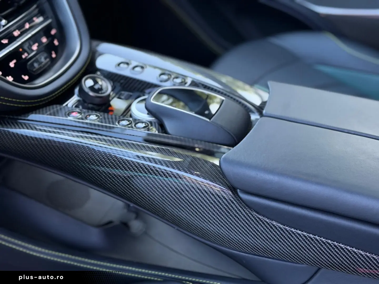 ASTON MARTIN DBX707 AMR23   Podium Green   Carbon Keramik