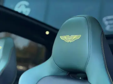 ASTON MARTIN DBX707 AMR23   Podium Green   Carbon Keramik
