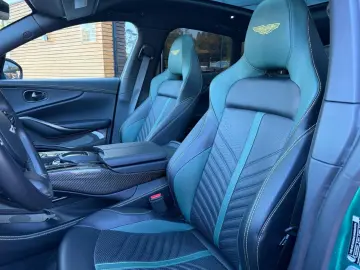 ASTON MARTIN DBX707 AMR23   Podium Green   Carbon Keramik
