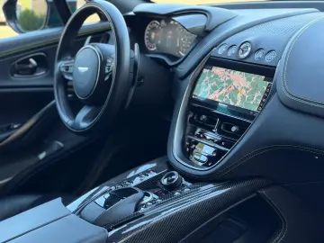 ASTON MARTIN DBX707 AMR23   Podium Green   Carbon Keramik