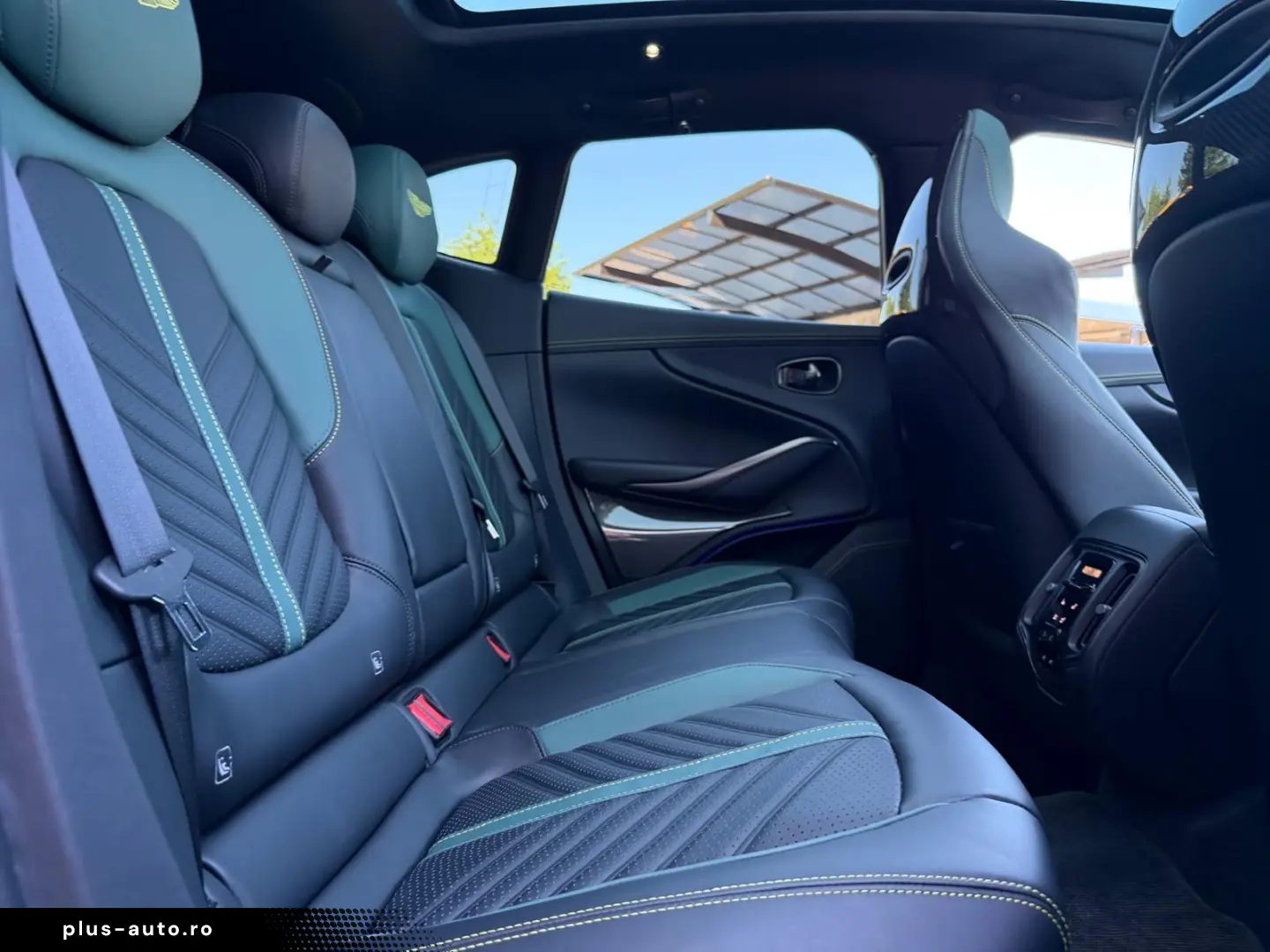 ASTON MARTIN DBX707 AMR23   Podium Green   Carbon Keramik