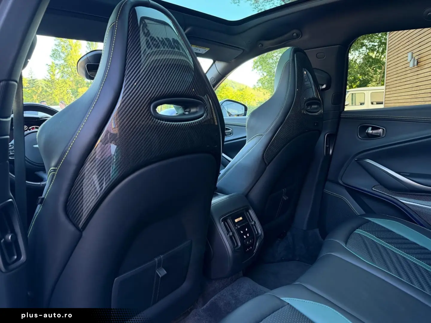 ASTON MARTIN DBX707 AMR23   Podium Green   Carbon Keramik