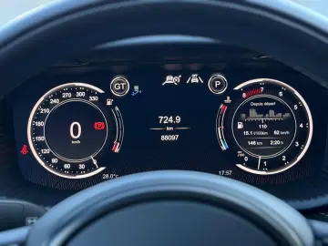 ASTON MARTIN DBX707 AMR23   Podium Green   Carbon Keramik