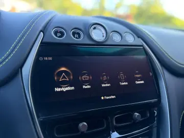 ASTON MARTIN DBX707 AMR23   Podium Green   Carbon Keramik