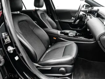 Mercedes-Benz A-220