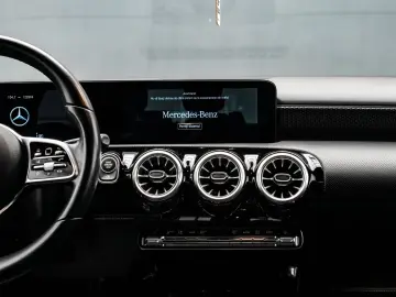 Mercedes-Benz A-220