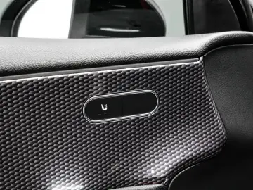 Mercedes-Benz A-220