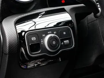 Mercedes-Benz A-220