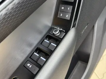 Land-Rover Range-Rover-Velar