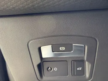 Land-Rover Range-Rover-Velar