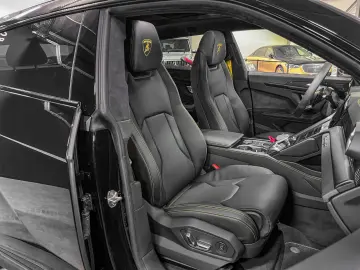 LAMBORGHINI Urus URUS S  AKRAPOVIC B&O 3d 23  PANO XPEL MY24
