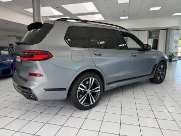 BMW X7 M60 i PANO-SKY B&W HUD KRISTALL 6-SITZ 360