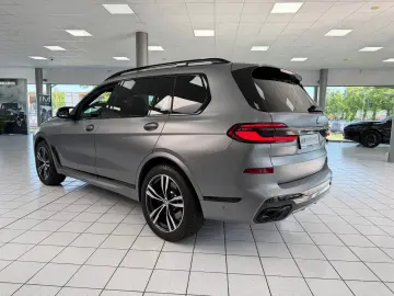 BMW X7 M60 i PANO-SKY B&W HUD KRISTALL 6-SITZ 360